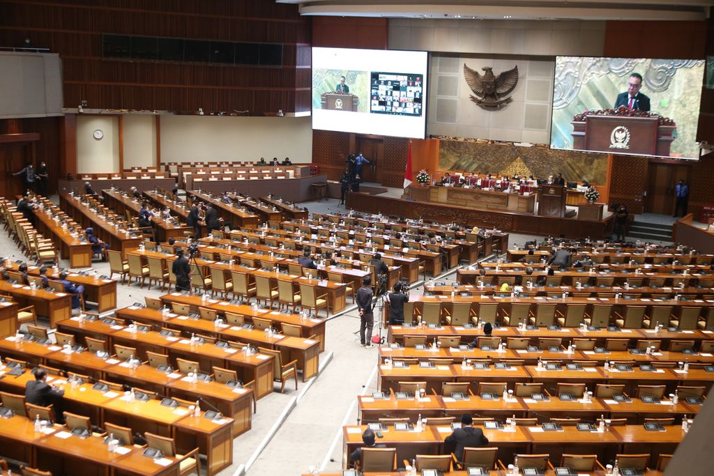 Suasana Rapat Paripurna DPR dengan agenda pembukaan masa persidangan V masa sidang 2022 di Kompleks Parlemen, Senayan, Jakarta, Selasa (17/5/2022). HIngga kini, DPR belum juga memproses pembahasan RUU Perampasan Aset. 