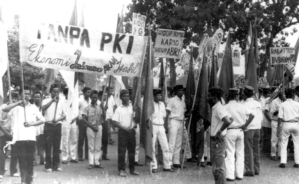 Aksi massa yang turut mengadakan demonstrasi gelombang ketiga menuntut pembubaran PKI dan ormas-ormasnya yang tersangkut dalam gerakan kontrarevolusi 30 September 1965. 