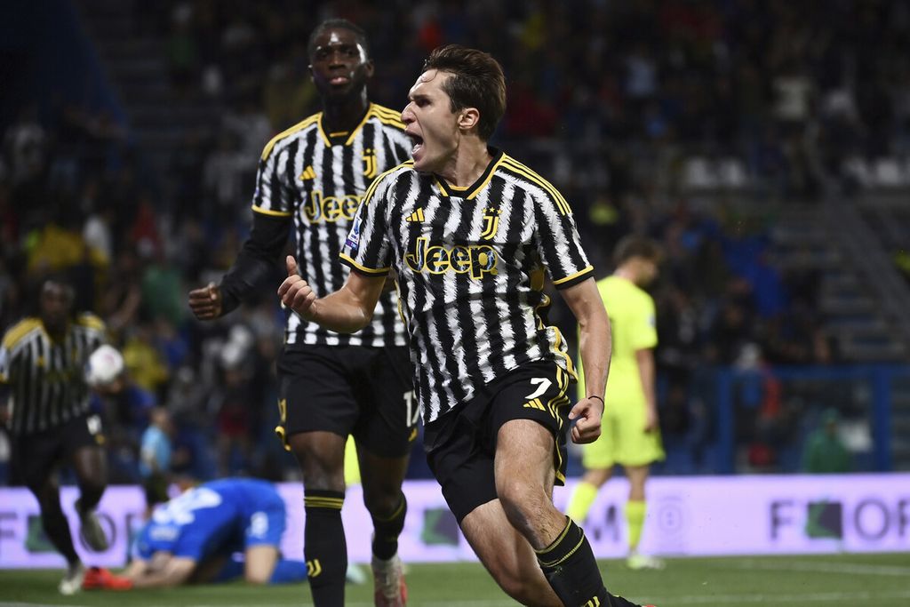 Pemain Juventus Federico Chiesa merayakan gol yang dicetaknya ke gawang Sassuolo pada laga Serie A, Minggu (24/9/2023) dini hari WIB. 