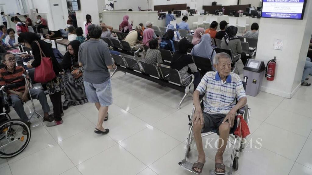 Suasana di Pavilion B Rumah Sakit Siloam Lippo Village, Karawaci, Tangerang, Banten, Jumat (9/8/2019). Hampir 90 persen pasien yang berobat di Pavilion B Rumah Sakit Siloam adalah peserta BPJS Kesehatan. 