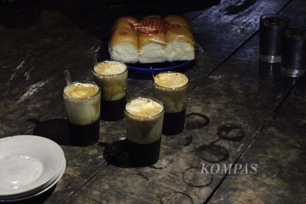 Kuliner <i>boh manok weng</i> atau BMW Lameu di Desa Lameu, Kecamatan Sakti, Kabupaten Pidie, Aceh, siap untuk dinikmati. Foto direkam pada Sabtu (30/3/2024).