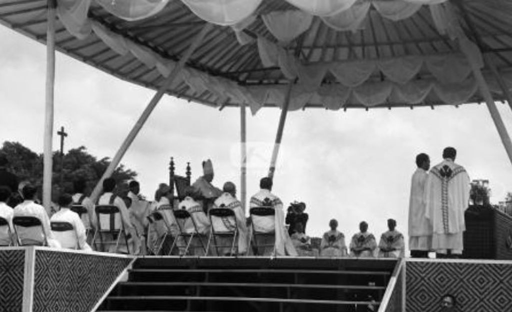 Suasana saat Paus Yohanes Paulus II memimpin misa di Yogyakarta pada 10 Oktober 1989.