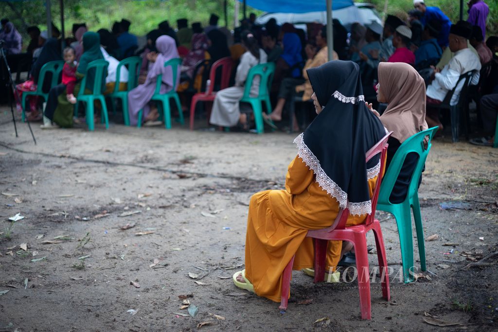 Lebih dari 100 orang menghadiri acara halalbihalal masyarakat terdampak relokasi di Pulau Rempang, Batam, Kepulauan Riau, Rabu (8/5/2023).