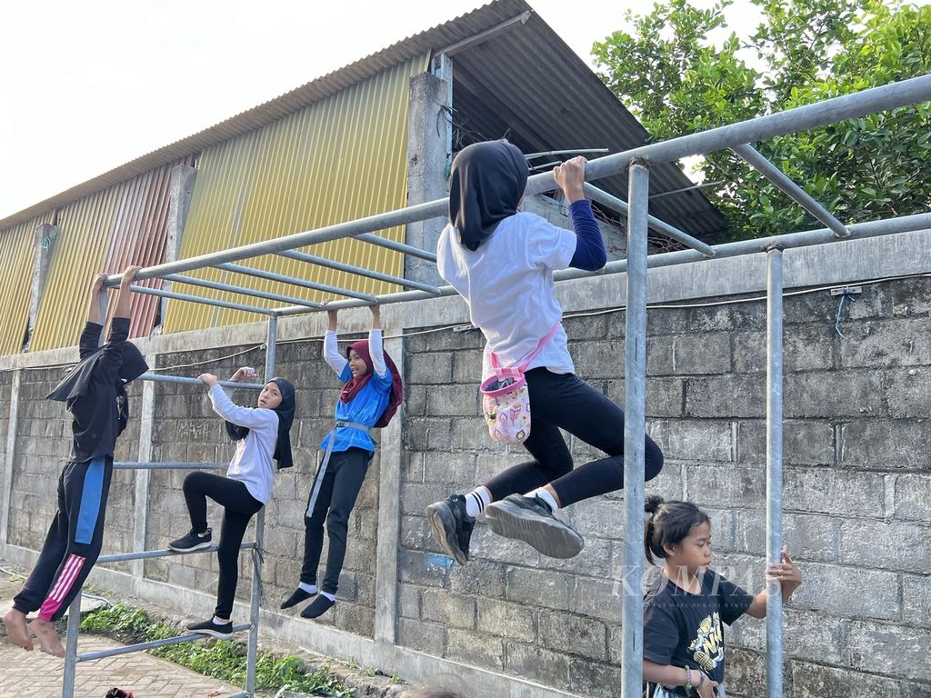 Latiha <i>pullup</i> merupakan materi wajib dari Nusantara Sports Climbing (NSC). Para anggota memiliki porsi jumlah <i>pullup</i> sesuai kelasnya, yaitu dari 20 kali hingga 100 kali dalam sehari.