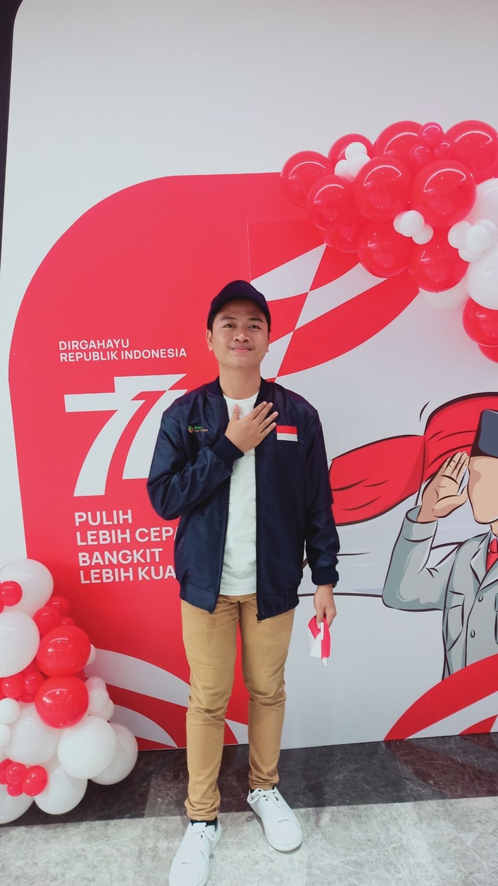 Sigit Bayu Cahyanto adalah mahasiswa Program Studi Sarjana Terapan (D4) Teknologi Rekayasa Internet Departemen Teknik Elektro dan Informatika Sekolah Vokasi Universitas Gadjah Mada (UGM), Yogyakarta (2020-sekarang).