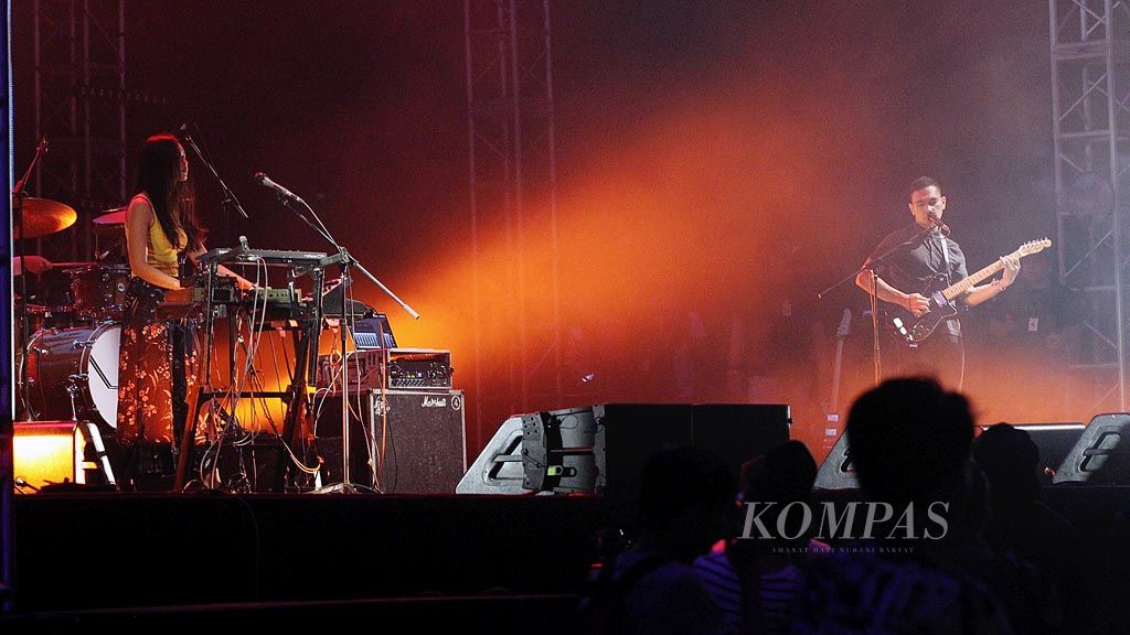Penampilan  grup Scaller pada acara We The Fest 2017 di JIExpo Jakarta, Jumat (11/8/2017) 