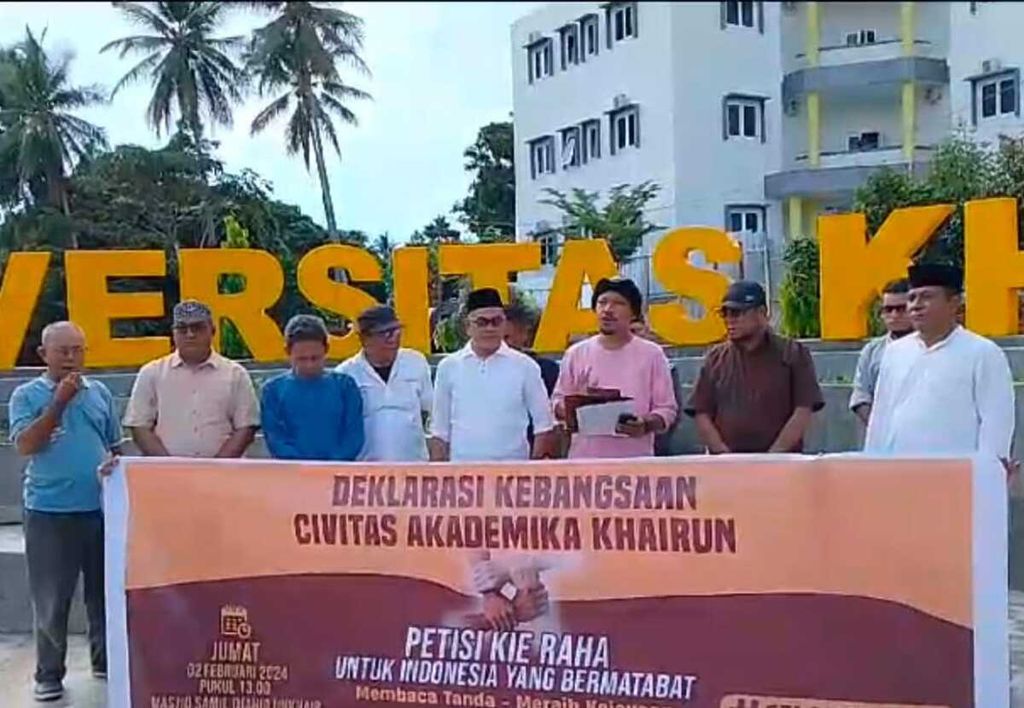 Sejumlah dosen Universitas Khairun menggelar seruan deklarasi kebangsaan di Ternate, Jumat (2/2/2024).