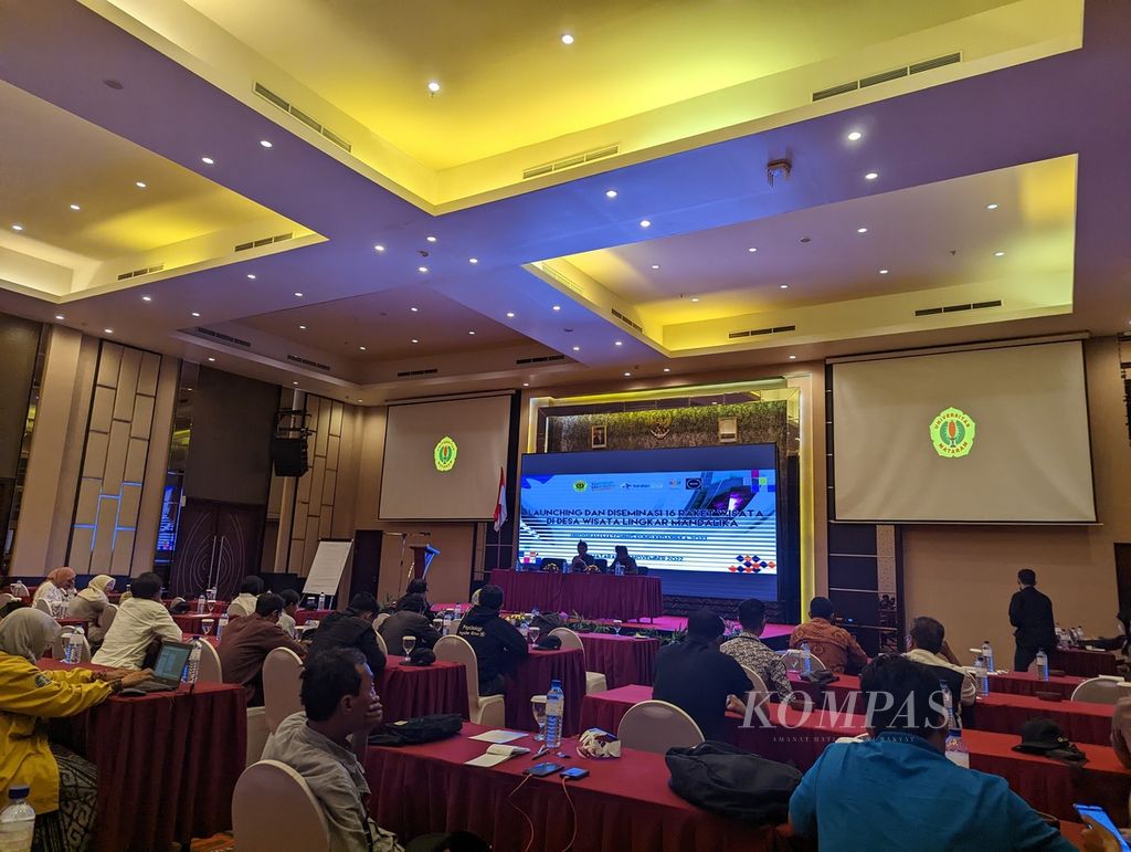 Kegiatan Peluncuran dan Diseminasi 16 Paket Wisata di Desa Wisata Lingkar Mandalika di Mataram, Nusa Tenggara Barat, Jumat (25/11/2022). Kegiatan tersebut merupakan kolaborasi Universitas Mataram, mitra Generasi Pesona Indonesia (Genpi) Nasional, dan Besiru Hub dalam program <i>matching fund</i> Kedaireka 2022.