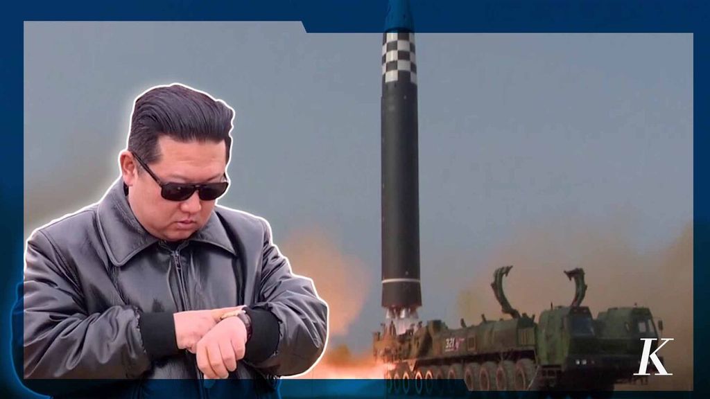 Korea Utara menggelar uji coba penembakan rudal balistik terbaru. Uji coba penembakan rudal balistik antarbenua ICBM yang diberi nama Hwasong-17 digelar pada Kamis (24/3/2022) waktu setempat. ICBM yang diluncurkan dari Bandara Internasional Pyongyang ini ditujukan untuk meningkatkan pertahanan Korea Utara.