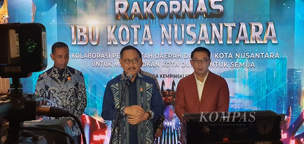 Kepala Otorita Ibu Kota Nusantara (OIKN) Bambang Susantono memberikan keterangan kepada wartawan seusai Rakornas IKN di Jakarta, Kamis (14/3/2024). 