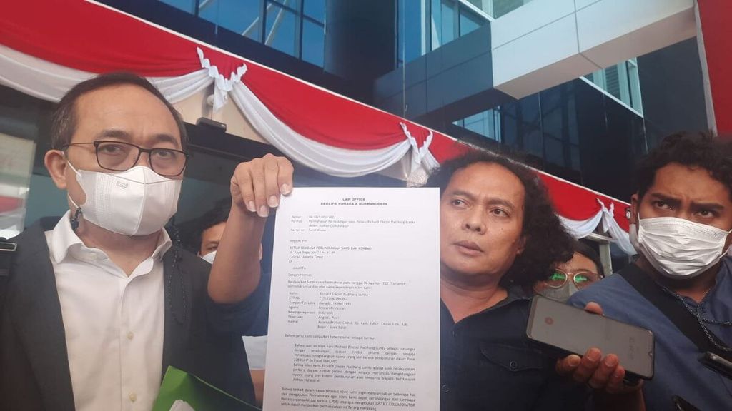 Kuasa hukum Bhayangkara Dua E atau Richard Eliezer Pudihang Lumiu, Deolipa Yumara dan Muhammad Burhanuddin, resmi meminta permohonan perlindungan kepada LPSK, Senin (8/8/2022).