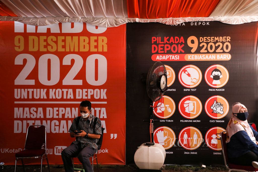 Spanduk yang menghiasi Kantor KPU Kota Depok, Jawa Barat, Minggu (6/9/2020). Ada dua pasangan bakal calon wali kota-wakil wali kota Depok yang telah mendaftarkan diri untuk bertarung dalam Pilkada Depok 2020. Pasangan itu adalah Pradi Supriatna-Afifah Alia dan Mohammad Idris- Imam Budi Hartono.