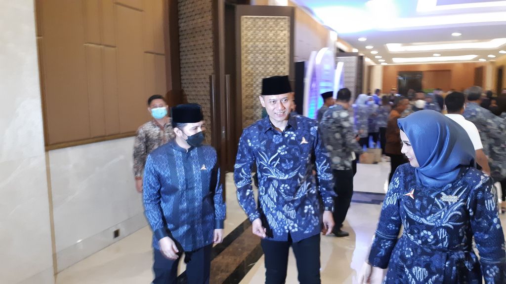 Ketua Umum Partai Demokrat Agus Harimurti Yudhoyono seusai acara Silaturahmi dan Kontemplasi Partai Demokrat, Minggu (17/4/2022), di Jakarta.