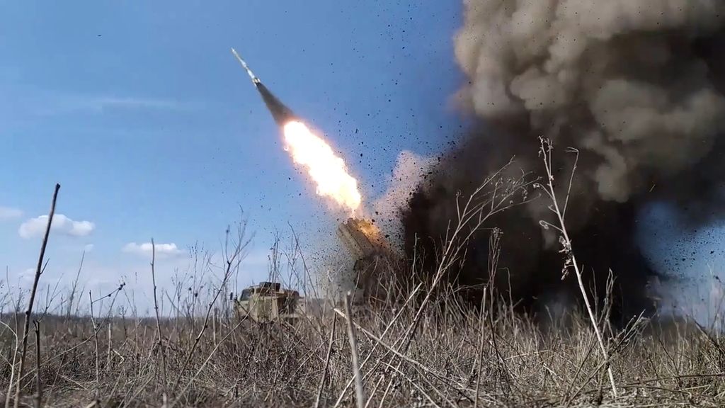 Roket Rusia ditembakkan ke Ukraina pada Sabtu (30/3/2024).