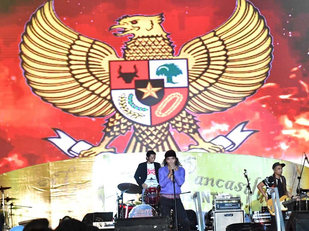 Suasana saat Presiden Joko Widodo dan Ny Iriana menyaksikan Konser Kebangsaan, Membumikan Pancasila dari NTT untuk Nusantara pada Rabu (1/6/2022), di Kabupaten Ende, NTT.