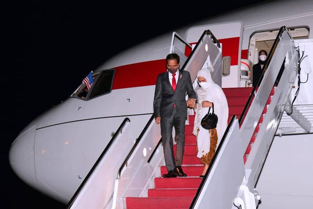 Presiden Joko Widodo dan Ibu Iriana Joko Widodo beserta rombongan tiba di Pangkalan Militer Andrews, Washington DC, Amerika Serikat, Selasa, 10 Mei 2022 sekitar pukul 21.40 waktu setempat atau Rabu, 11 Mei 2022 pukul 08.40 WIB.
