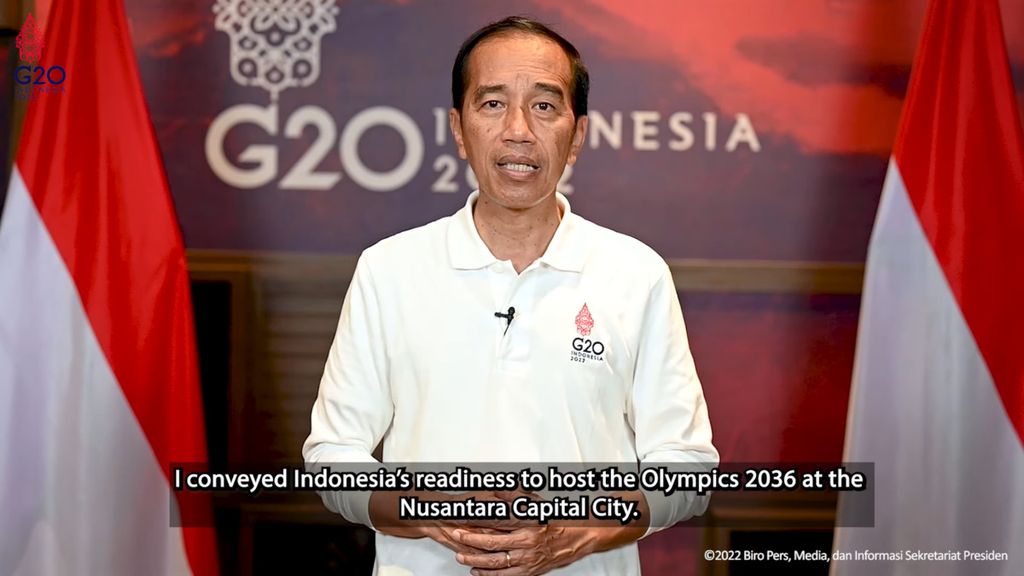 Presiden Joko Widodo saat menyampaikan pernyataan terkait kesediaan dan kesiapan Indonesia sebagai tuan rumah Olimpiade 2036 di Ibu Kota Nusantara, di Hotel Apurva Kempinski, Kabupaten Badung, Bali, Rabu (16/11/2022).