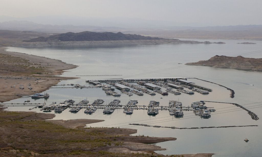 Pemandangan di dermaga perahu di Danau Mead, waduk terbesar di Amerika Serikat yang terletak 39 kilometer dari kota Las Vegas, Nevada. Foto diambil pada 15 Juni 2021.
