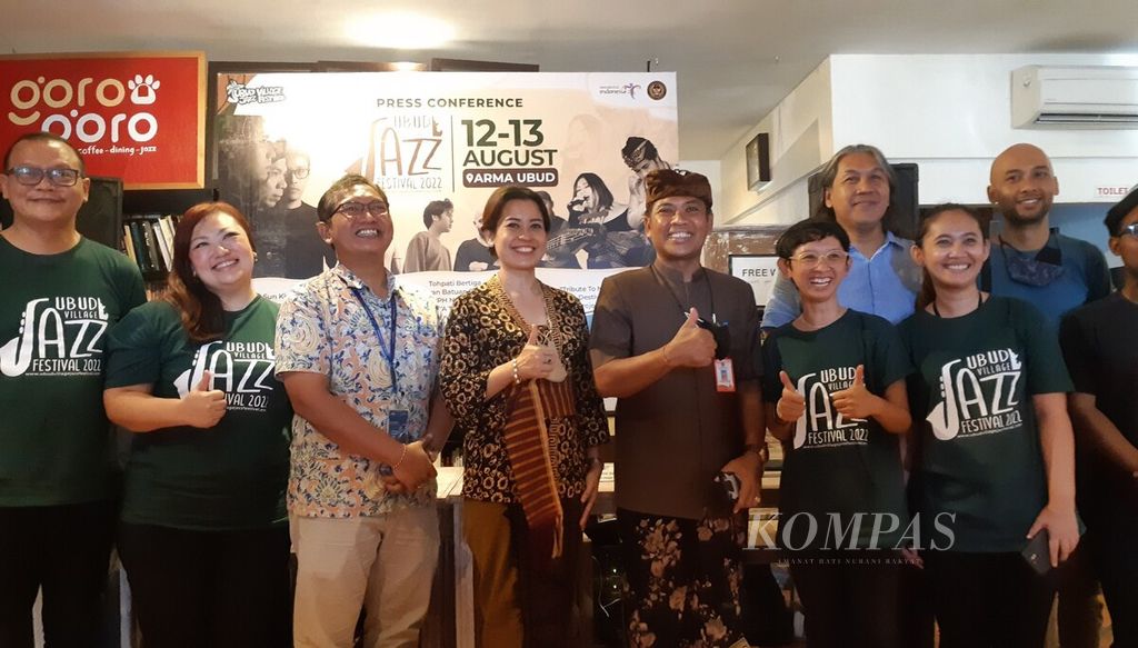 Suasana usai jumpa pers di Sanur, Kota Denpasar, Bali, Kamis (4/8/2022), yang turut dihadiri penyelenggara Ubud Village Jazz Festival (UVJF) 2022 dan perwakilan musisi pengisi acara UVJF 2022. 