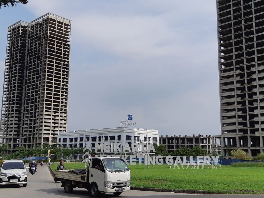 Kondisi gedung bangunan apartemen Distrik 2 Meikarta, Cikarang, Kabupaten Bekasi, pada Selasa (13/12/2022) siang.