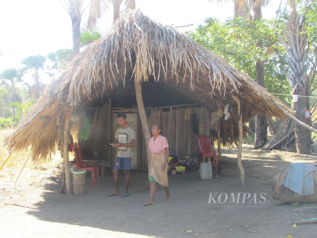 Potret kemiskinan di NTT. Mayoritas warga di desa-desa masih hidup dalam kemiskinan, seperti dialami keluarga Ny Maria di Desa Ponu, Timor Tengah Utara.