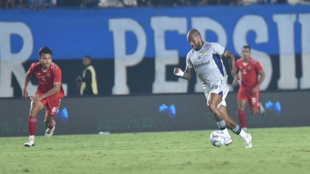 Pertandingan Persib Bandung kontra Borneo FC Samarinda yang berakhir dengan skor 0-0 dalam babak penyisihan Grup A Piala Presiden 2024 di Stadion Si Jalak Harupat, Kabupaten Bandung, Jawa Barat, Senin (22/7/2024).