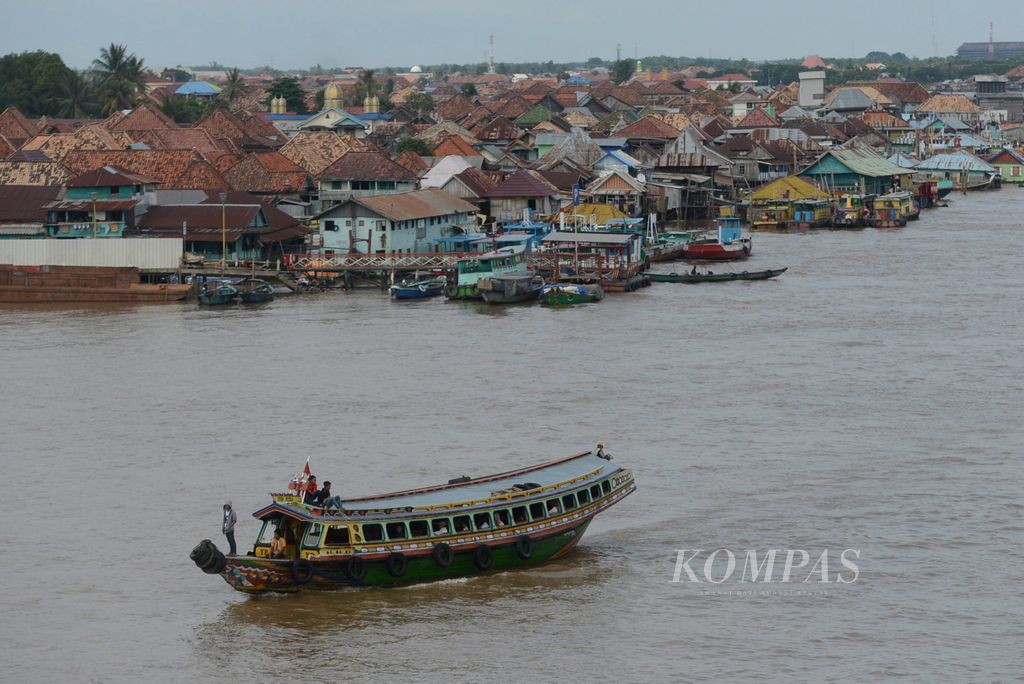 Pemukiman di Tepi Sungai Musi - Kawasan pemukiman di tepi Sungai Musi, Kota Palembang, Sumatera Selatan, Senin (6/4/2015).
