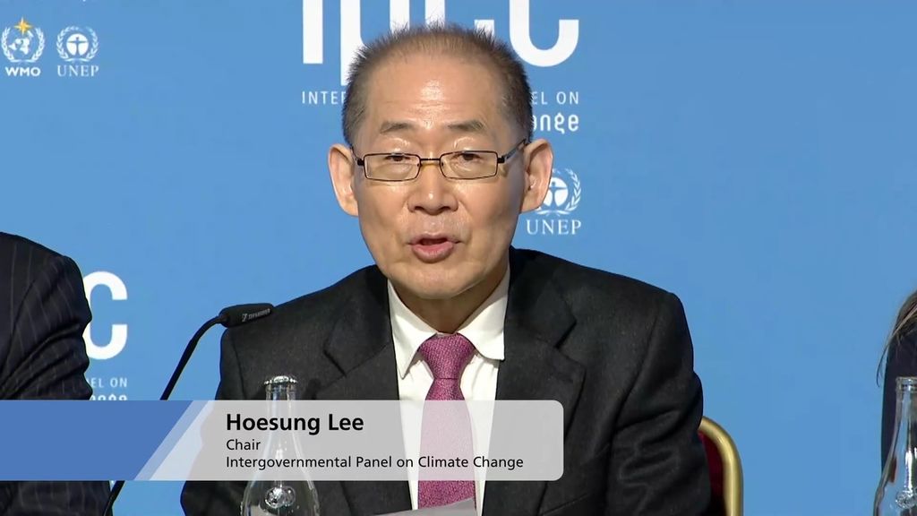 Ketua IPCC Hoesung Lee saat konferensi pers, Senin (20/3/2023) malam.