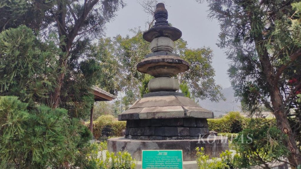 Kondisi catra sebelum dibongkar di halaman kantor Unit Warisan Dunia Borobudur Museum dan Cagar Budaya, Kabupaten Magelang, Jawa Tengah, Kamis, 12 Oktober 2023.