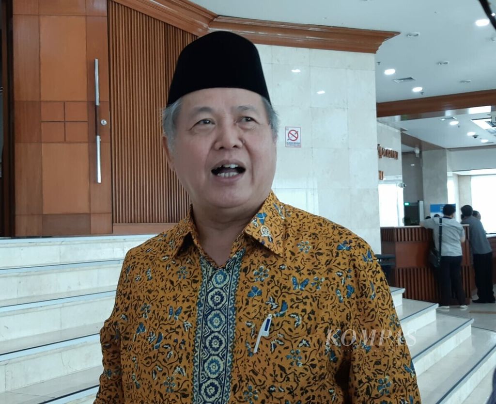Senior politician from the Indonesian Democratic Party of Struggle (PDI-P), Hendrawan Supratikno