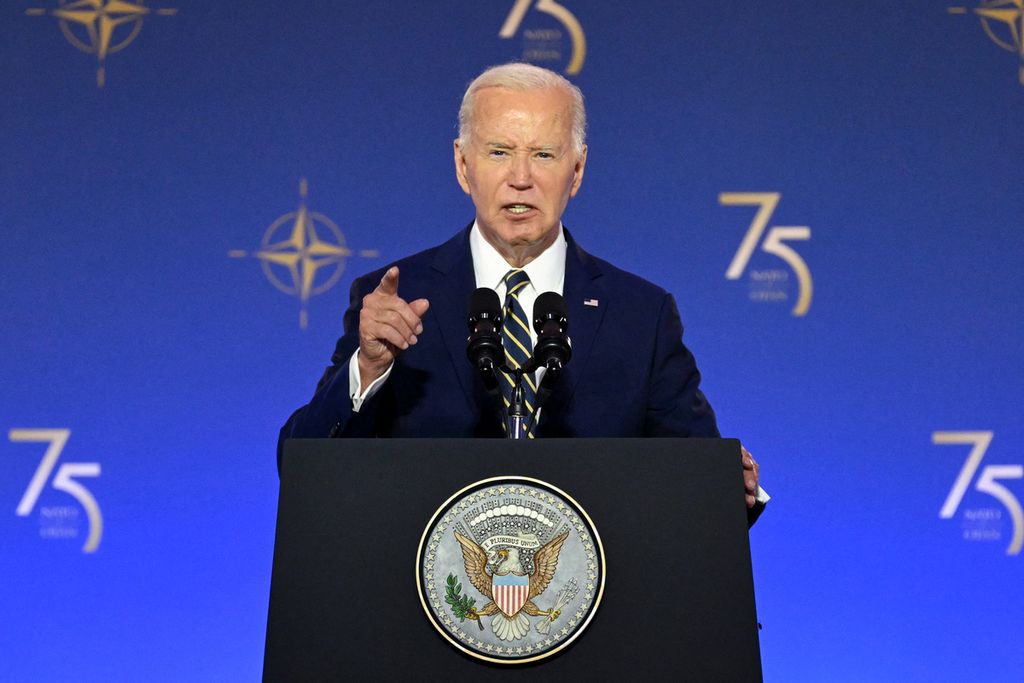 Presiden Amerika Serikat Joe Biden berbicara di dalam peringatan 75 Tahun Pakta Pertahanan Atlantik Utara (NATO) di Washington DC, 9 Juli 2024.  