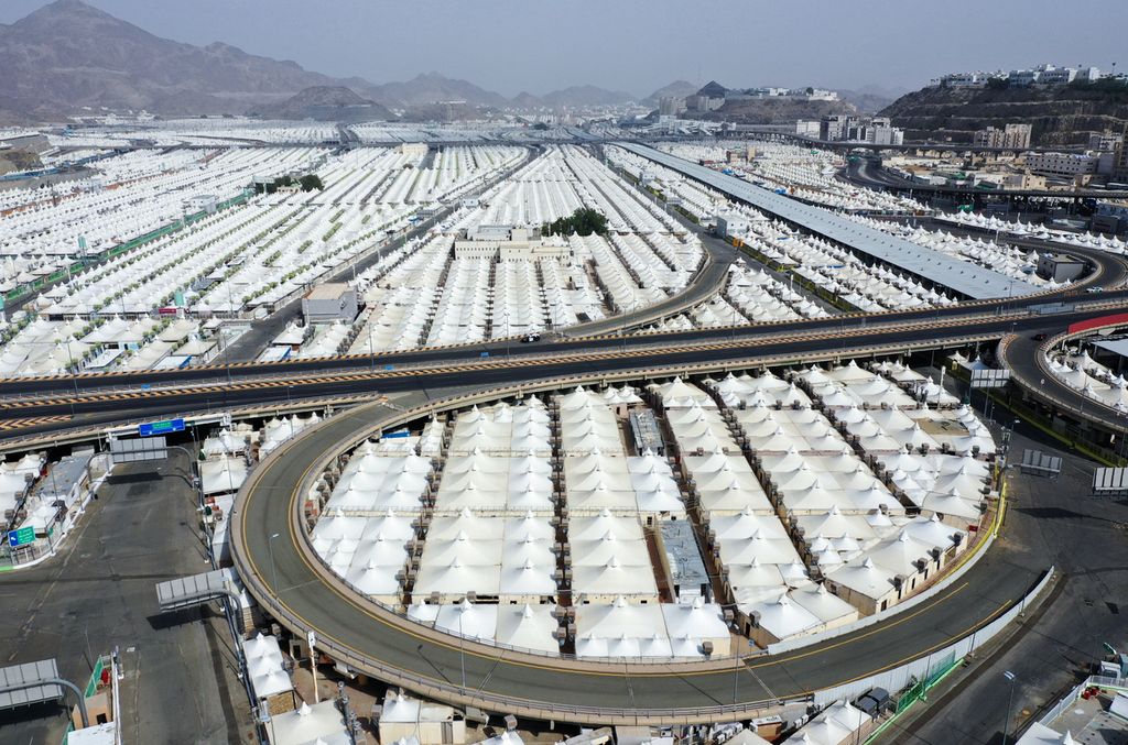Tenda-tenda jemaah haji di Padang Arafah, Mekkah, 27 Juli 2020.