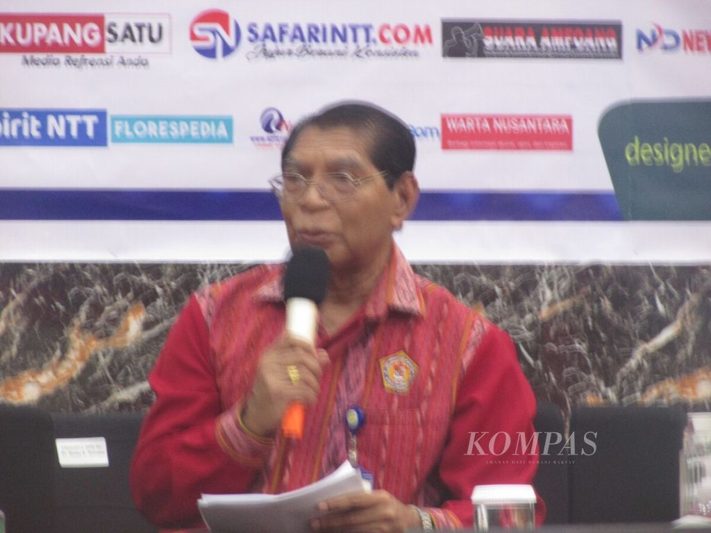Rektor Unika Kupang P Philipus Tule SVD. Ia mengatakan, SDM NTT masih sangat rendah karena itu perlu peningkatan dengan alokasi anggaran 20 persen sesuai ketentuan, di Kupang, Kamis (8/9/2022).