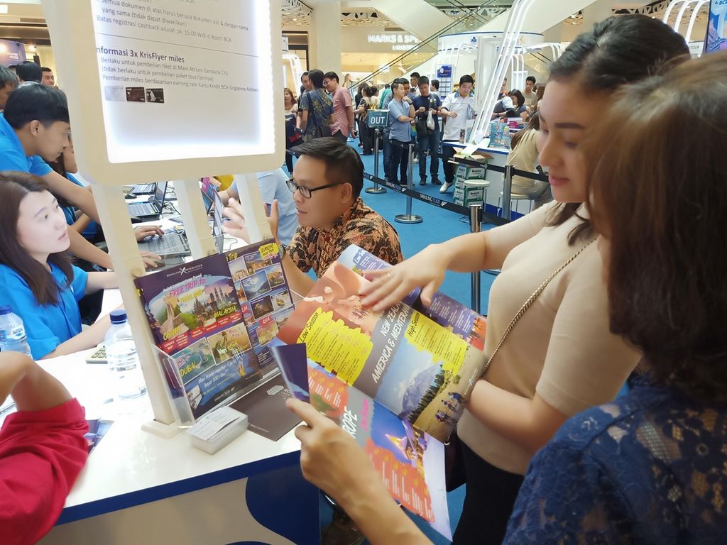 Bank Central Asia bersama Singapore Airlines menyelenggarakan <i>travel fair</i> di Mal Gandaria City, Jakarta, Jumat (23/8/2019), Berbagai promo menarik, termasuk tiket pesawat Singapore Airlines ke luar negeri, dijual dengan harga spesial. 