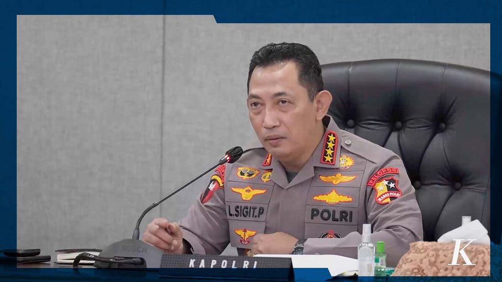 Di tengah dugaan penyalahgunaan wewenang di internal Polri, Kapolri Jenderal (Pol) Listyo Sigit Prabowo berjanji mencopot polisi yang terlibat dalam judi daring ataupun melindungi bandar judi daring. Pernyataan Kapolri pada Kamis (18/8/2022) ini merespons turunnya kepercayaan masyarakat terhadap Polri.