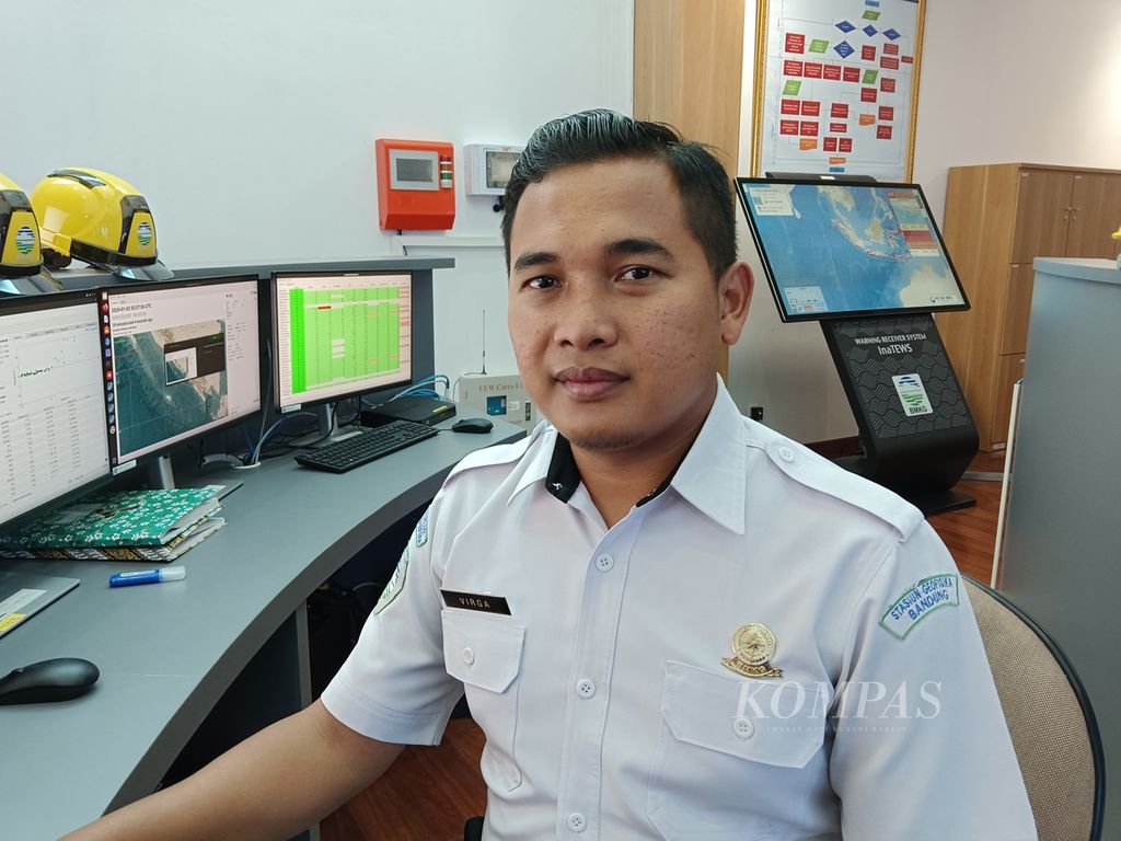 Koordinator Bidang Data dan Informasi BMKG Stasiun Geofisika Kelas I Bandung Virga Librian saat ditemui <i>Kompas</i> pada Selasa (2/1/2024).