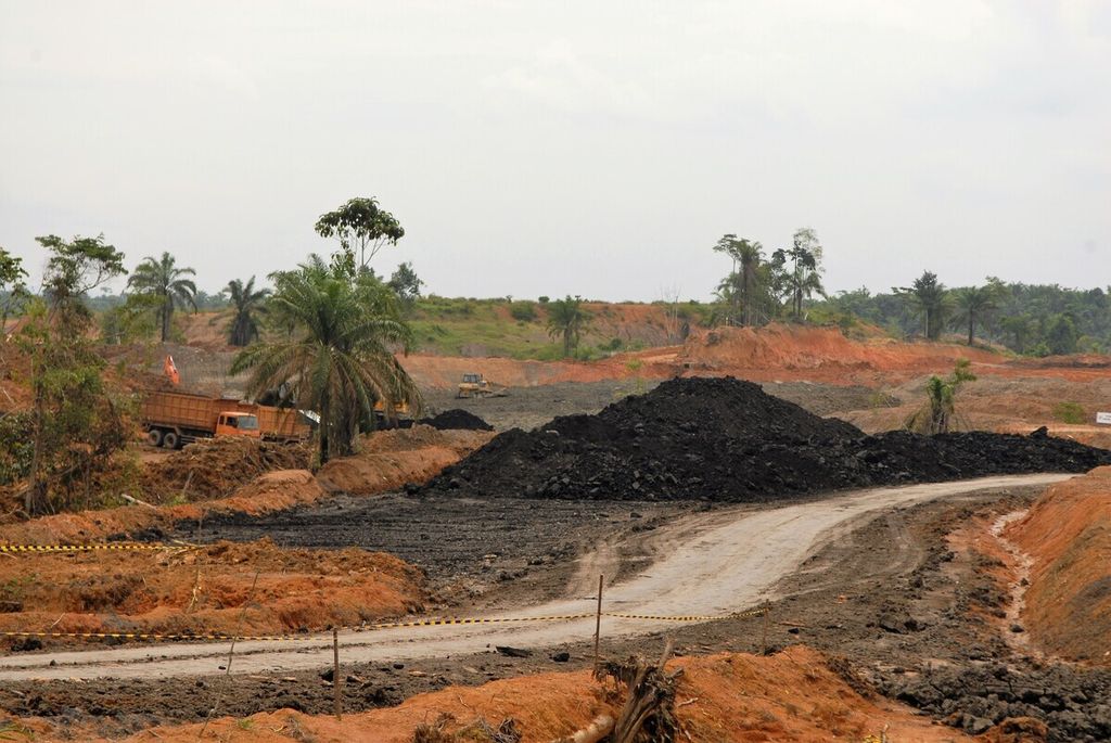 Suasana tambang batu bara di Koto Boyo, Kecamatan Batin XXIV, Batanghari, Jambi, Senin (18/10/2021).