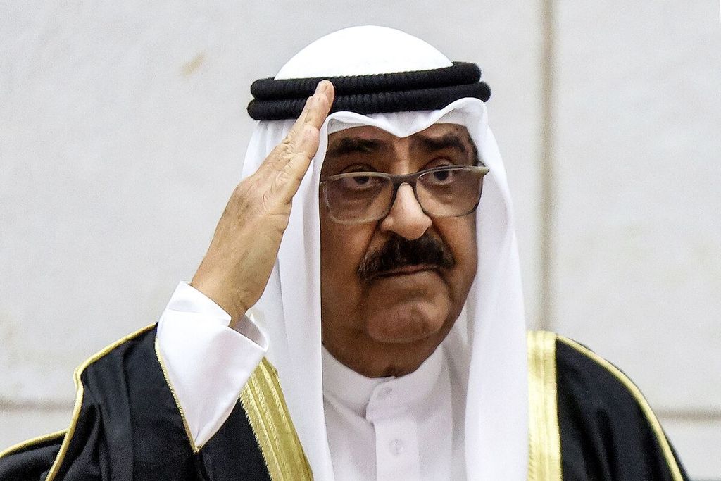 Putra Mahkota dan Wakil Emir Kuwait Sheikh Meshal al-Ahmad al-Jaber al-Sabah dalam foto saat ia akan menyampaikan pidato pada upacara pembukaan sidang ke-17 Parlemen Kuwait di Majelis Nasional (Parlemen) di Kuwait City, Kuwait, 31 Oktober 2023. 