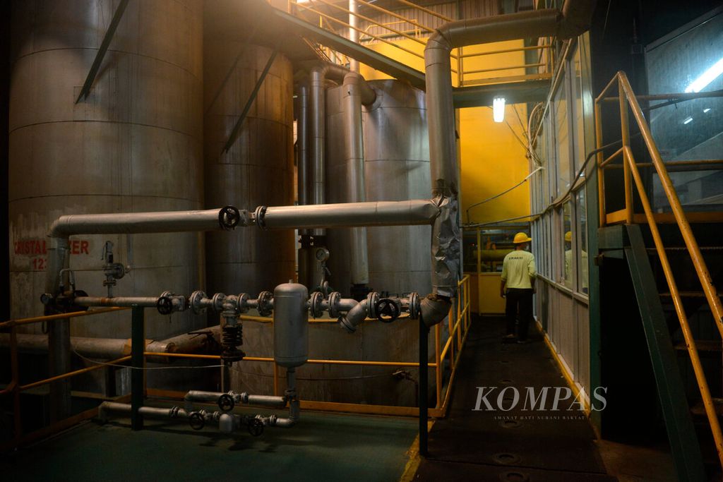 Ruang pengolahan minyak sawit menjadi minyak goreng milik PT Berkah Emas Sumber Terang di Pelabuhan Tanjung Emas, Kota Semarang, Jawa Tengah, Selasa (29/3/2022). 