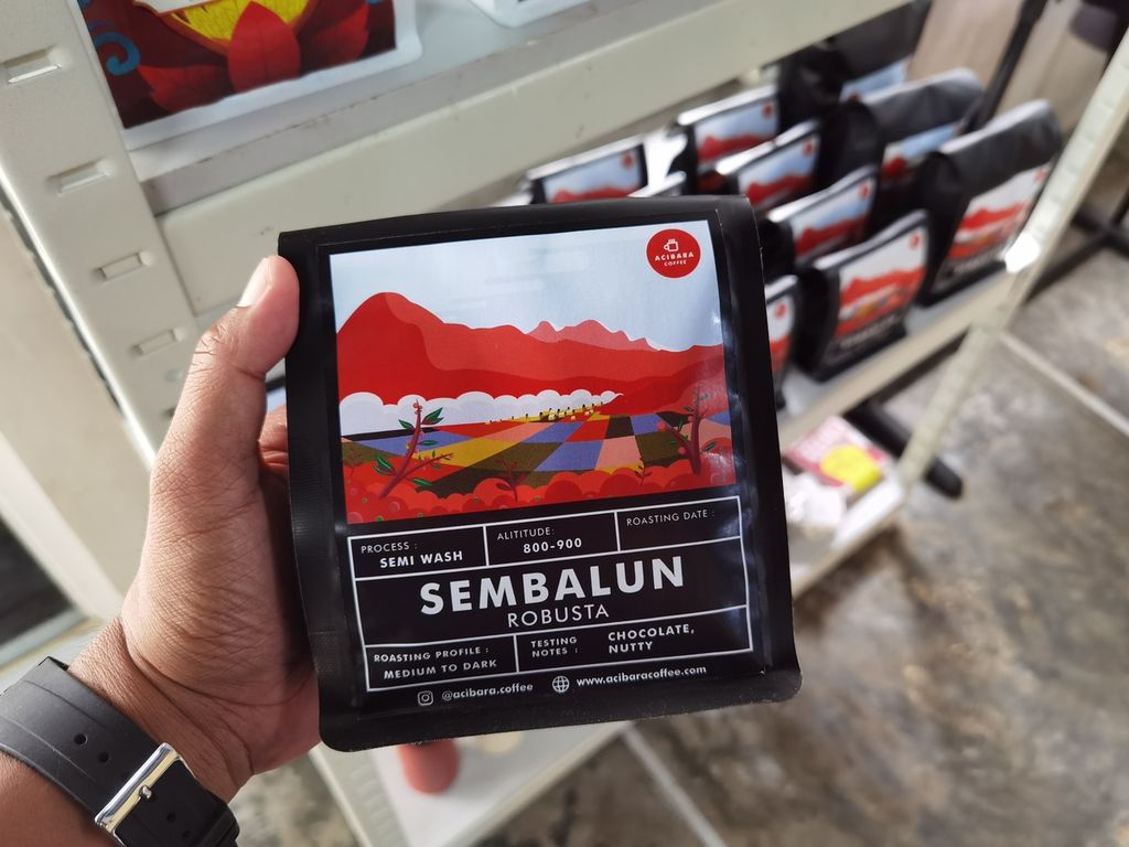 Kopi Sembalun Robusta dalam kemasan produksi Acibara Coffee di kawasan Jalan Jenderal Sudirman, Rembiga, Kota Mataram, Nusa Tenggara Barat, Kamis (20/10/2022) lalu.