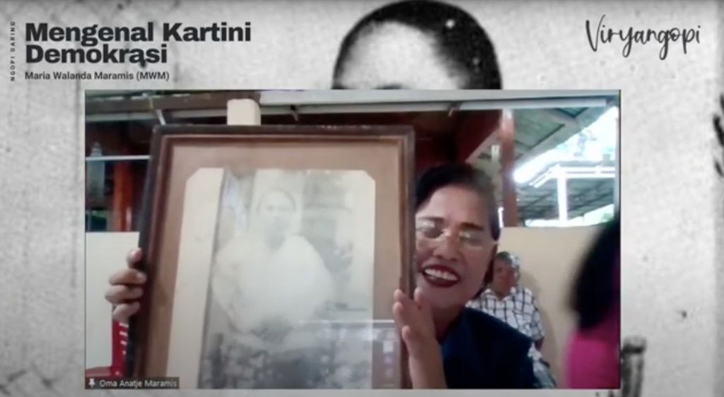 Anatje Maramis menunjukkan foto pahlawan nasional Maria Walanda Maramis dalam diskusi daring "Mengenal Kartini Demokrasi, Maria Walanda Maramis", Jumat (22/4/2022).