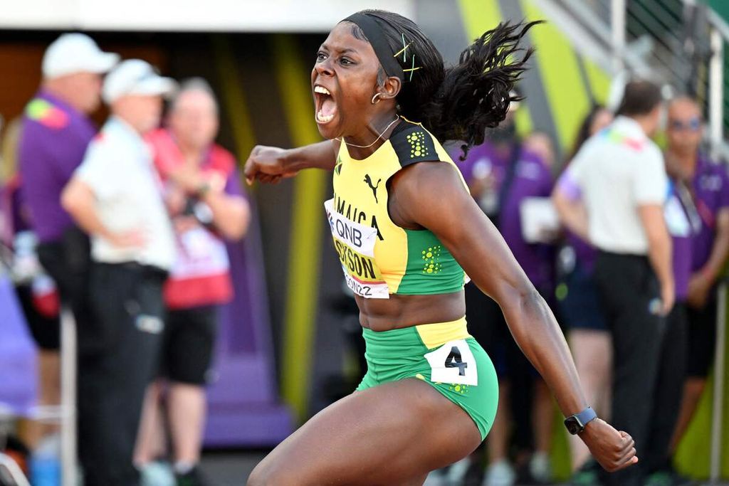 Ekspresi kegembiraan Shericka Jackson, pelari Jamaika, seusai menjuarai nomor lari 200 meter putri Kejuaraan Dunia Atletik 2022 di Eugene, Oregon, Amerika Serikat, Jumat (22/7/2022) waktu Indonesia. 