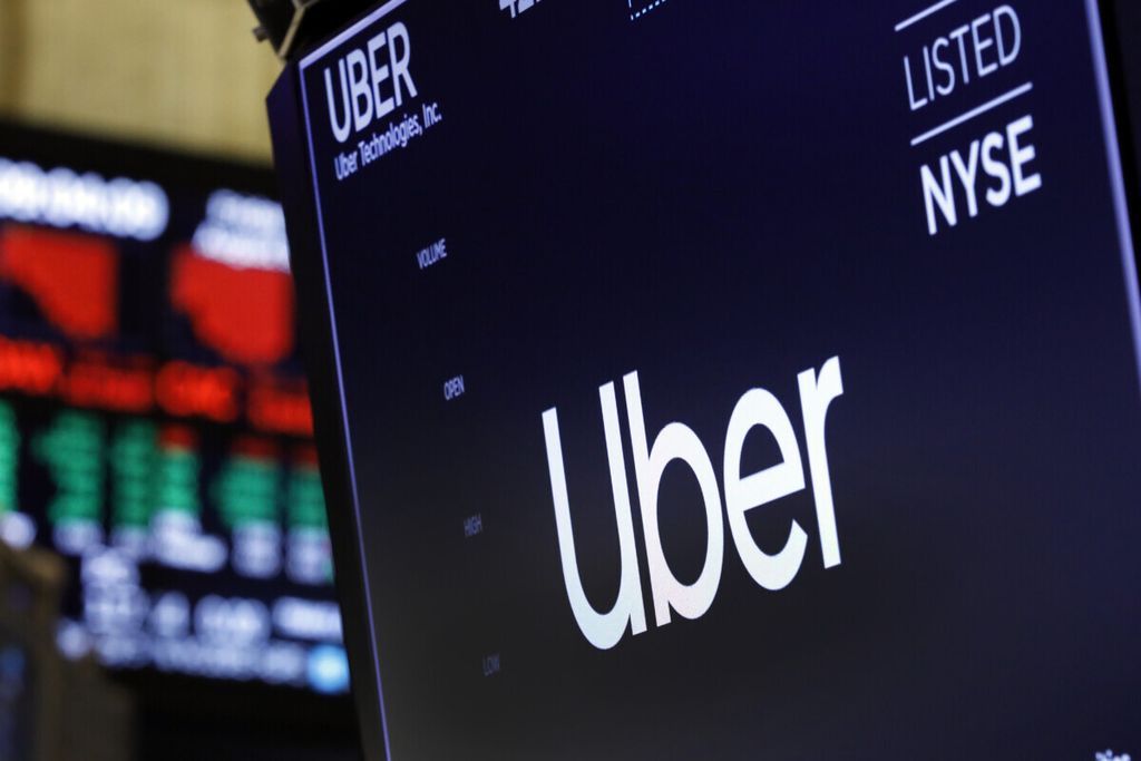 Logo Uber di Bursa Efek New York, Amerika Serikat, 9 Agustus 2019.   