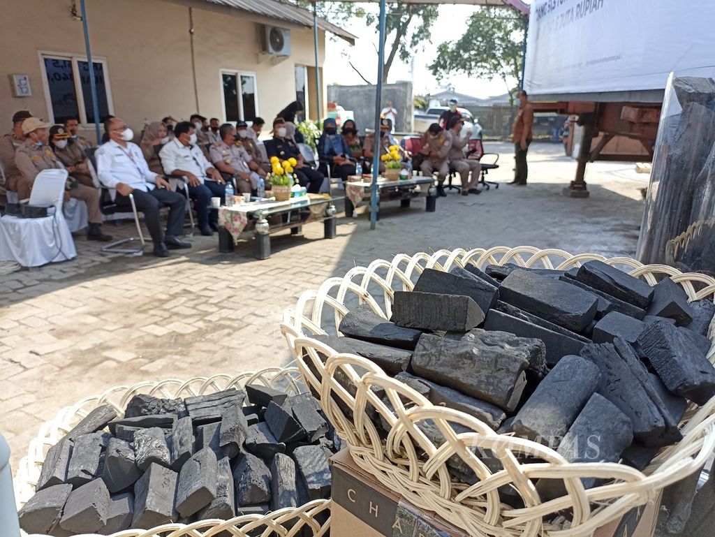PT Bio Energi Rimba dengan didampingi Balai Besar Karantina Pertanian Belawan melepas ekspor arang barbeku ke Jepang sebanyak 51,5 ton dengan nilai Rp 140,6 juta di Kawasan Industri Medan, Sumatera Utara, Jumat (28/1/2022).