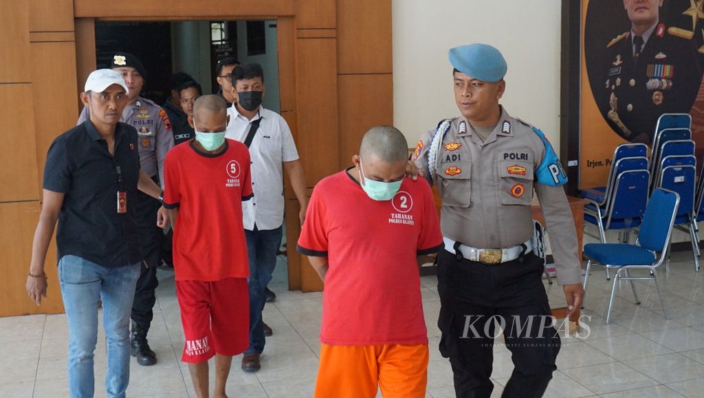 Beny Prayoga (second from the left) and Nava Gama Saputra (second from the right) were taken by the police at Klaten Regional Police Office, Central Java, on Tuesday (14/5/2024).