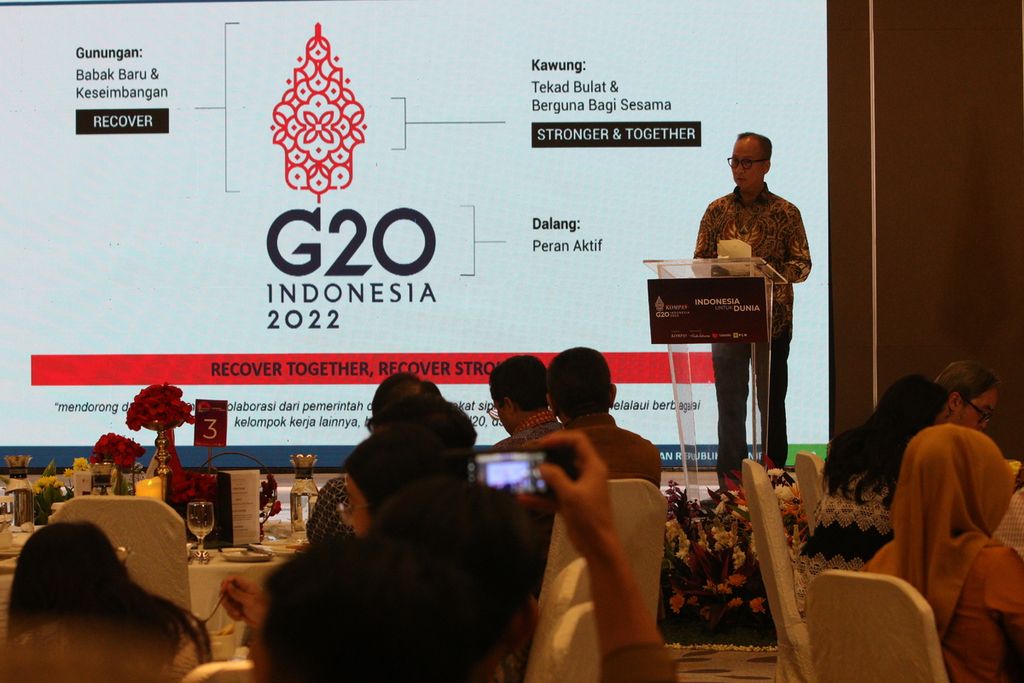  Indonesian Minister of Industry Agus Gumiwang Kartasasmita during the "gala dinner" of the Kompas G20 program at the Pullman Hotel, Central Jakarta, Wednesday (19/10/2022).
