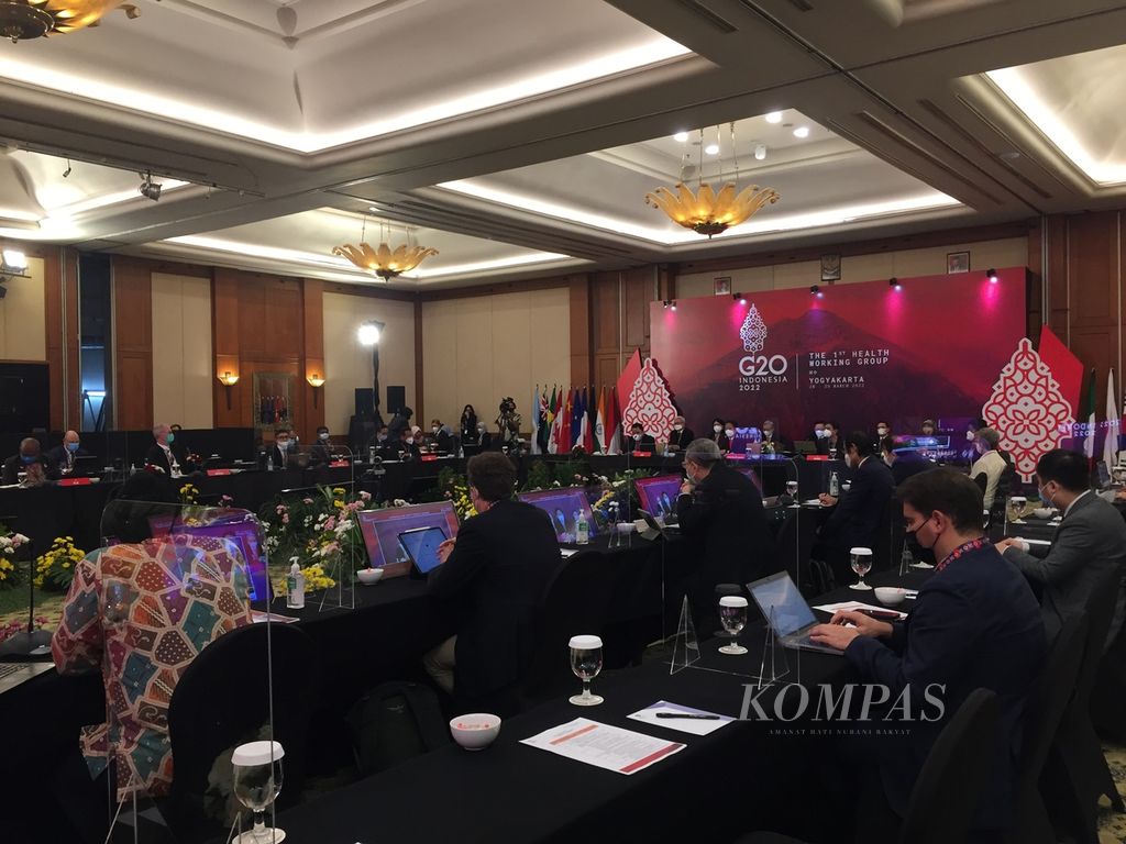 Para peserta dari negara-negara anggota G20 dan organisasi internasional menghadiri The First G20 Health Working Group, Senin (28/3/2022), di Yogyakarta.