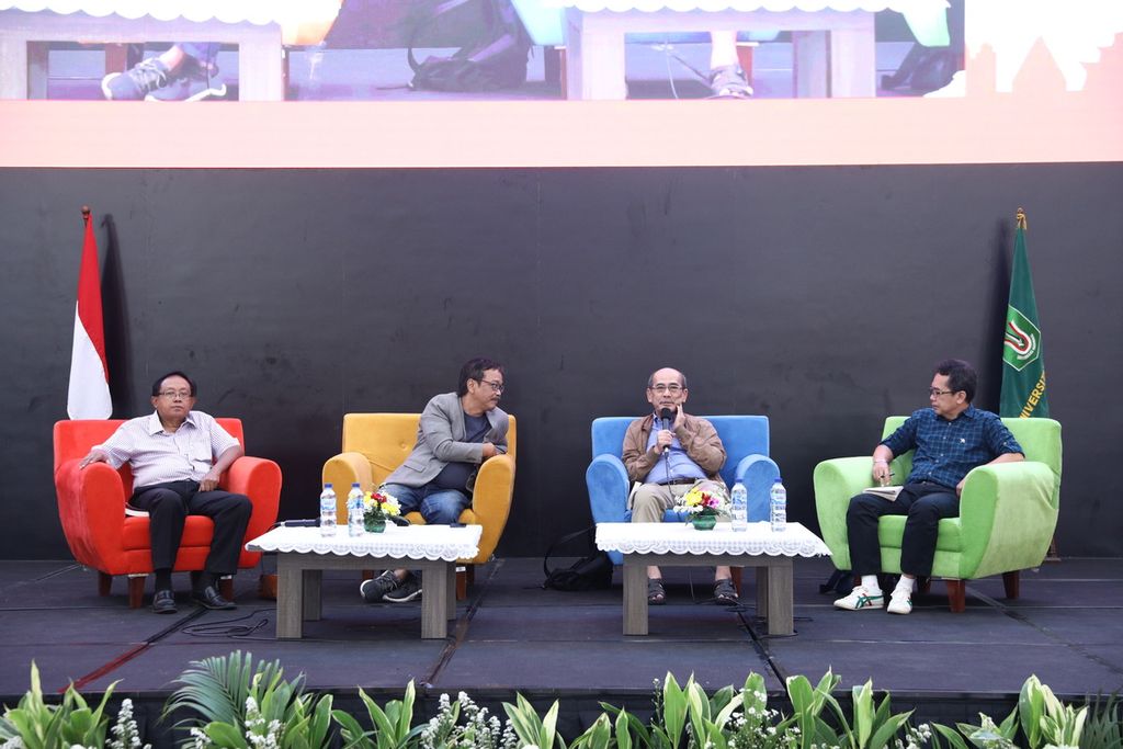 Peluncuran dan Bincang Buku <i>Aldera: Potret Gerakan Politik Kaum Muda 1993-1999 </i>di Universitas Nasional, Jakarta, Jumat (28/10/2022). Diskusi ini membahas pula gerakan anak muda era reformasi yang berhasil melengserkan rezim Presiden Soeharto.