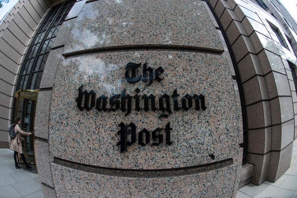 Kantor pusat koran <i>The Washington Post</i> seperti terlihat dari Jalan K di Washington DC, Amerika Serikat, 16 Mei 2019. 