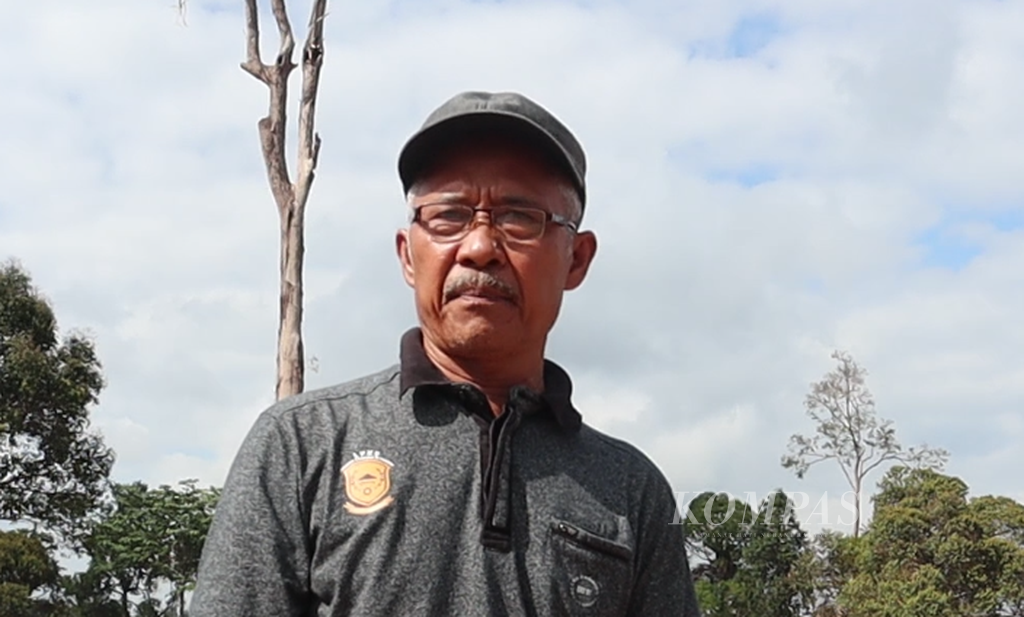 Darmus, Ketua Lembaga Pengelola Hutan Desa Gunung Sahilan, Kecamatan Gunung Sahilan, Kabupaten Kampar, Riau.